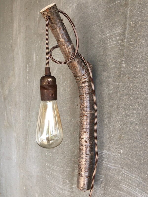 Nástěnná lampička z březového klacku od Bohemia Design