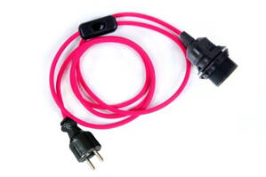 Textilní kabel s objímkou se dvěma kroužky, vypínačem a vidlicí